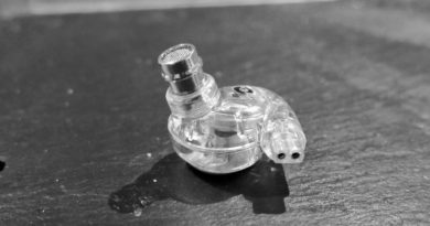 Simgot EM2 earpiece