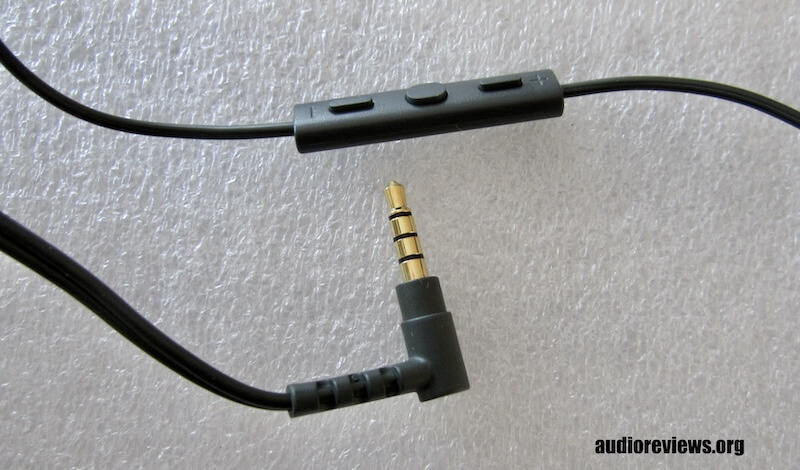 final VR2000 For Gaming IEM Review - Across The Universe 5 Gold-plated L-shaped 3.5 mm TRRS plug and three-button remote.